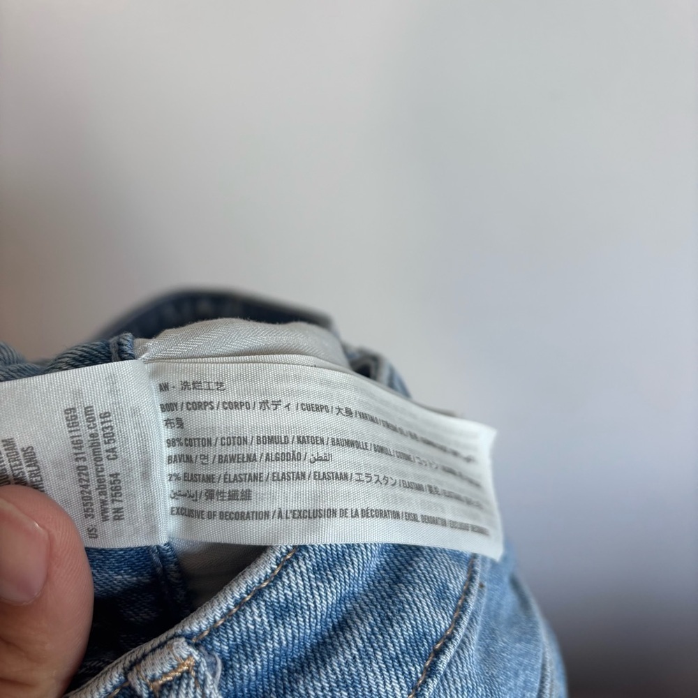 ⭐️⭐️⭐️Hollister wide leg Butterfly Denim Jeans size 0 - Picture 6 of 10